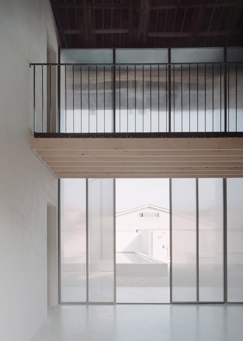 We Rural guesthouse by Archisbang