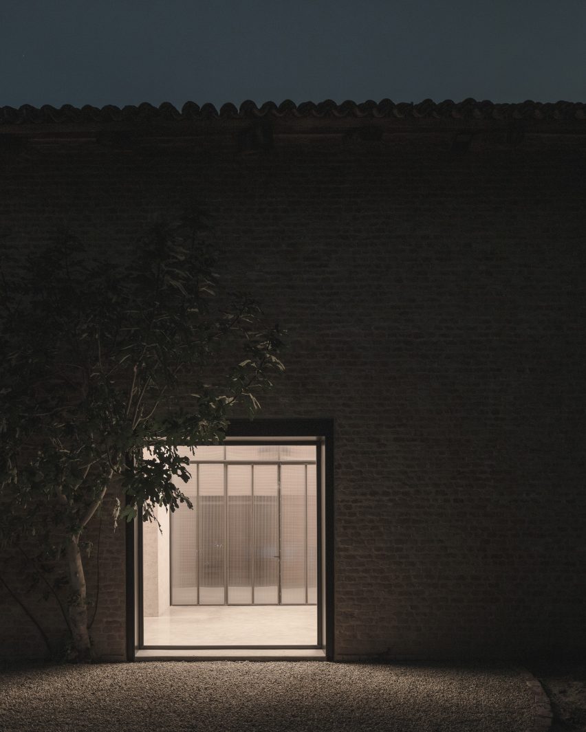 We Rural guesthouse by Archisbang