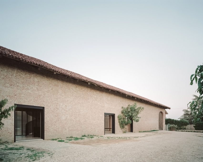 We Rural guesthouse by Archisbang