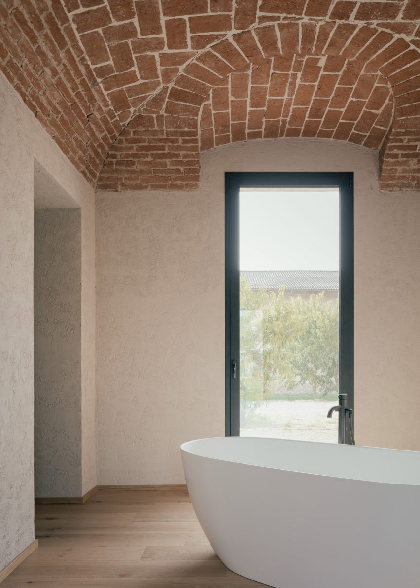 We Rural guesthouse by Archisbang