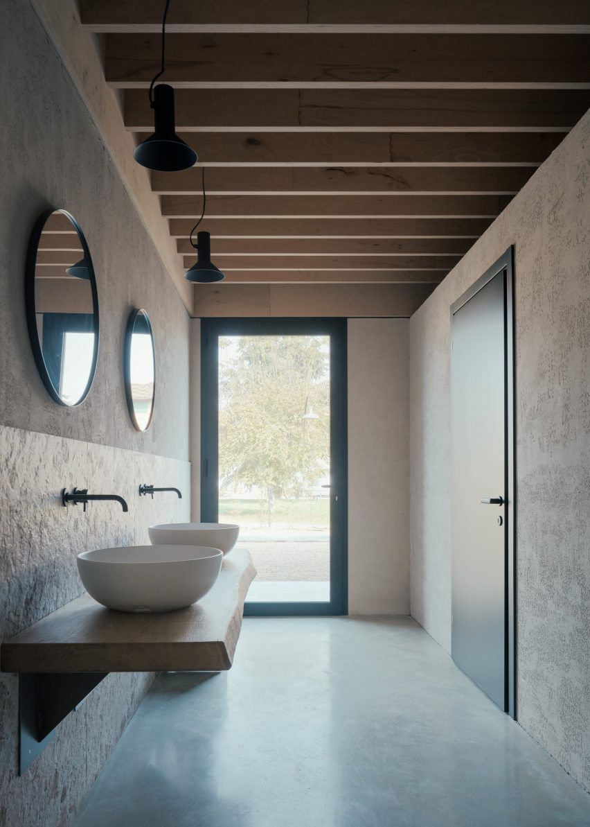 We Rural guesthouse by Archisbang
