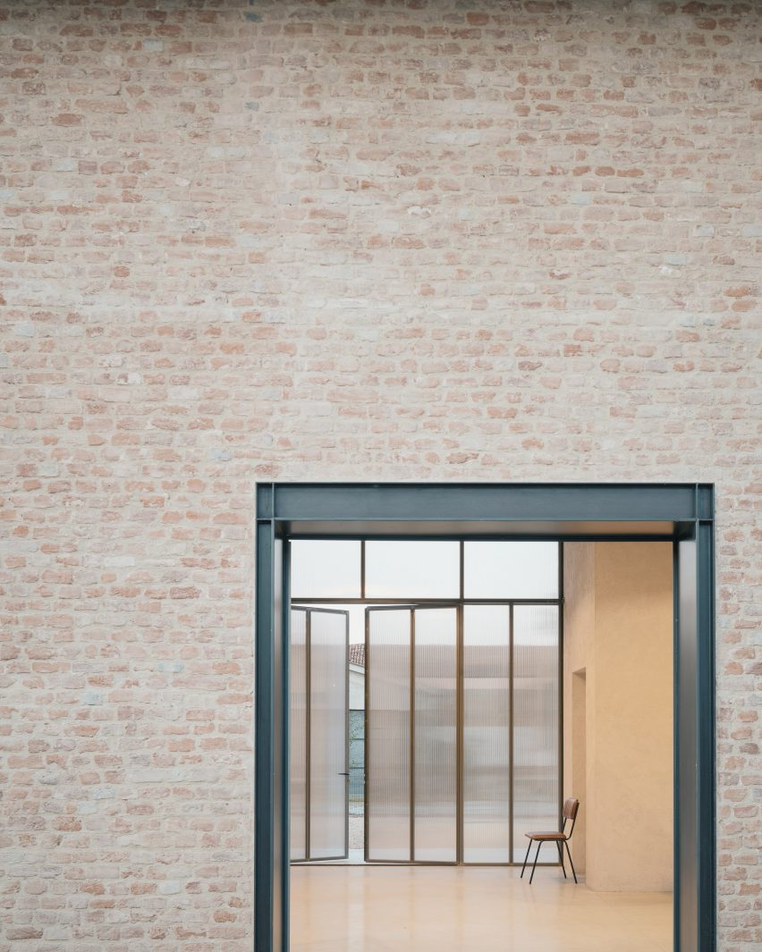 We Rural guesthouse by Archisbang