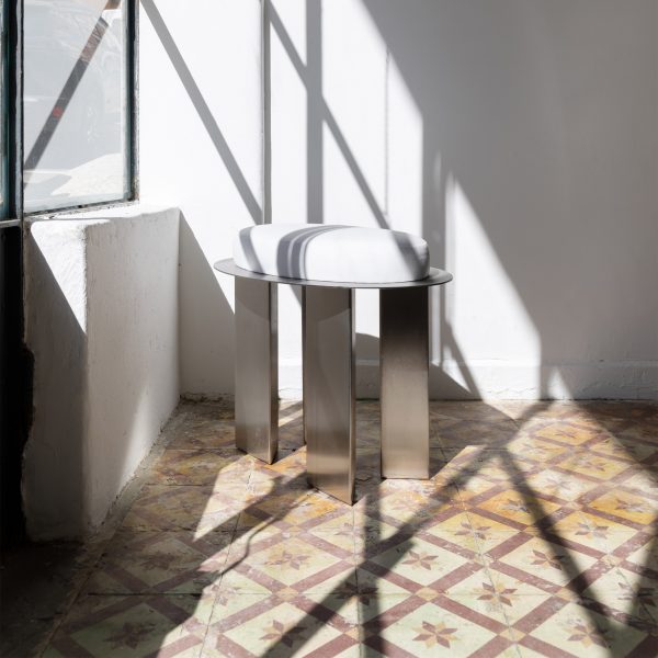 Photo of metal furniture by Thayra Correia
