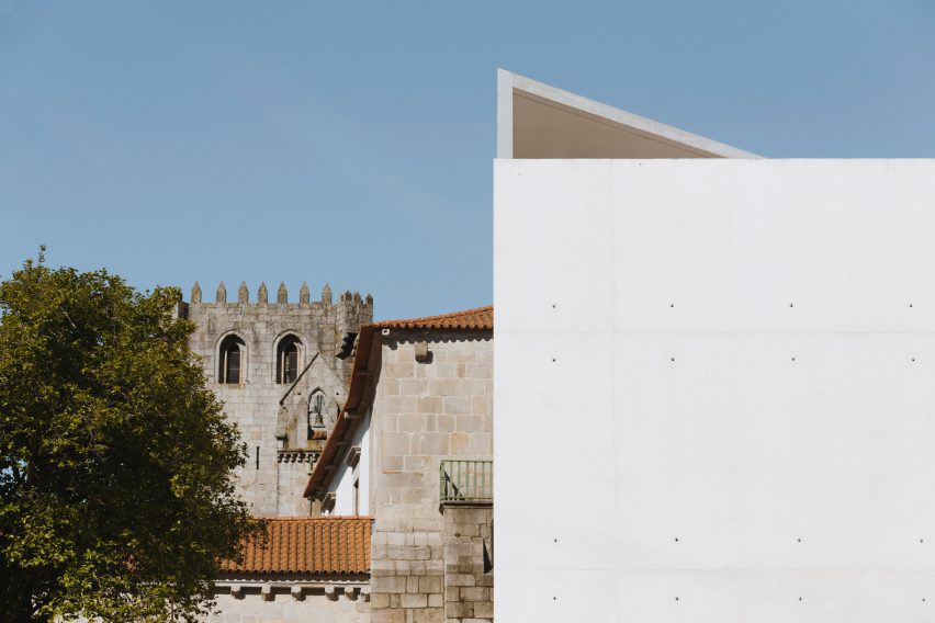 Monastery of Leça de Balio extension by Álvaro Siza