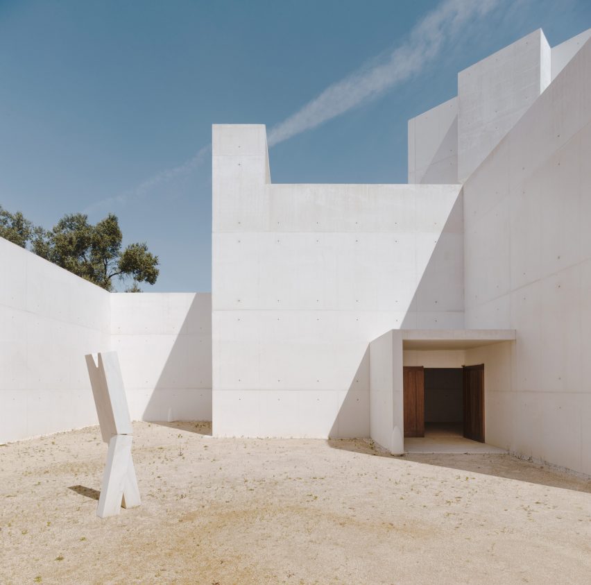 Monastery of Leça de Balio extension by Álvaro Siza