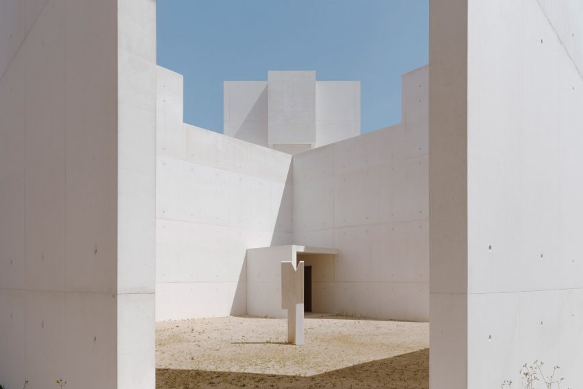 Monastery of Leça de Balio extension by Álvaro Siza
