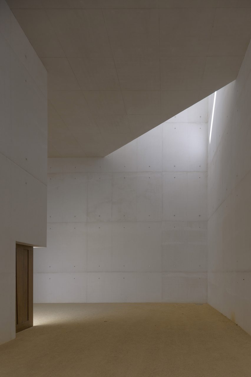 Monastery of Leça de Balio extension by Álvaro Siza