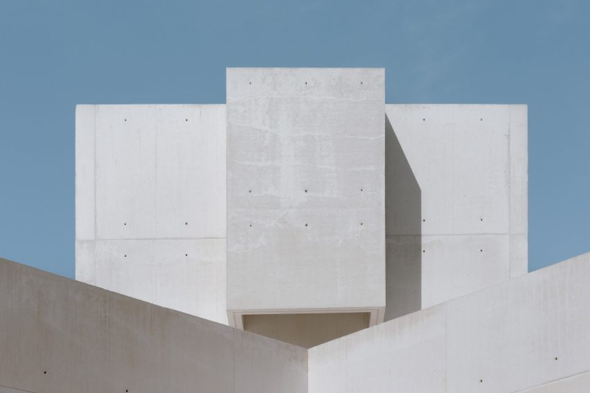 Monastery of Leça de Balio extension by Álvaro Siza