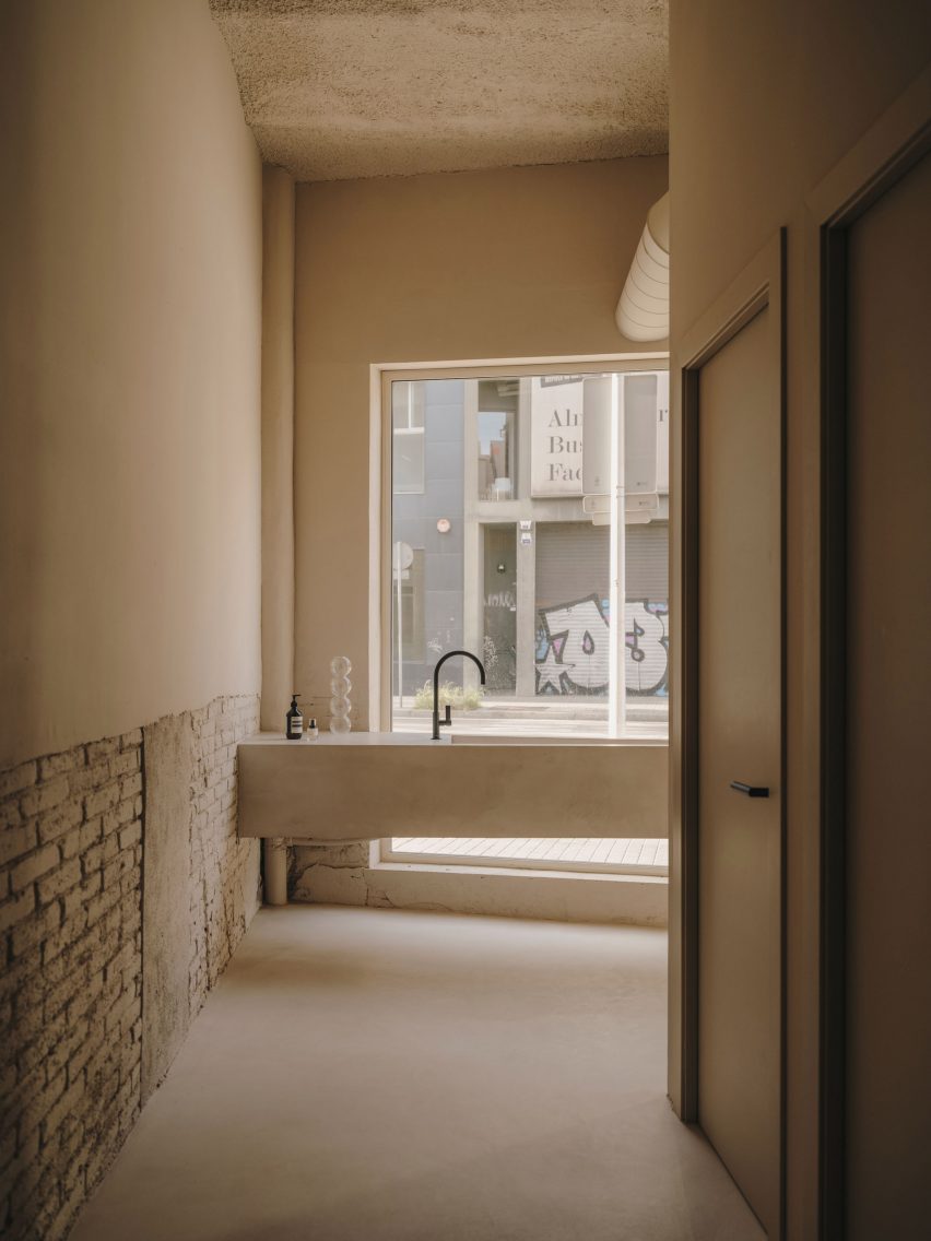 Bathroom interior of Blow Models office in Barcelona, designed by Isern Serra