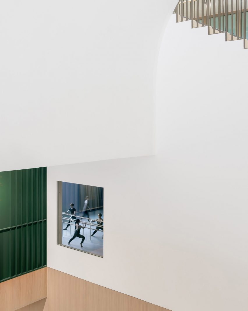 Brighton College performing arts centre by Krft