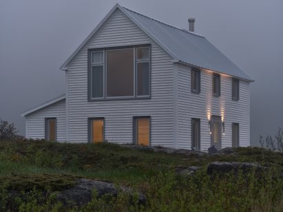Burdens Point Residence by Reflect Architecture