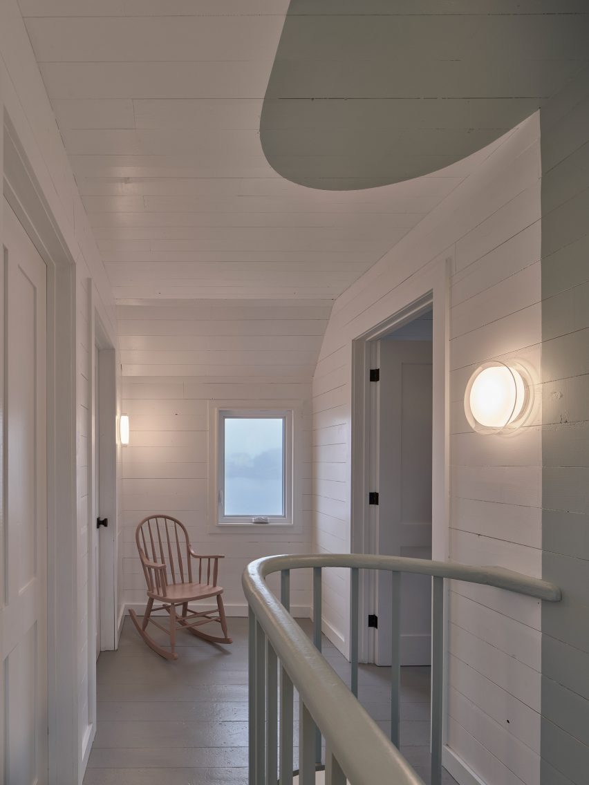 Burdens Point Residence by Reflect Architecture