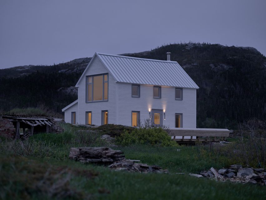 Burdens Point Residence by Reflect Architecture