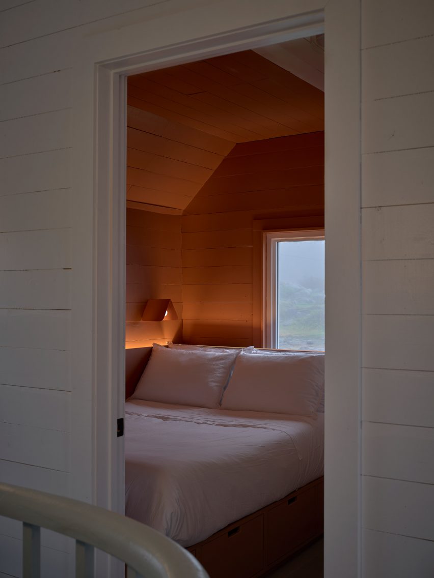 Dunn House orange bedroom, Burdens Point Residence by Reflect Architecture