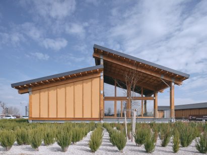 Wooden building at Çatalhöyük Visitor Center by Teğet