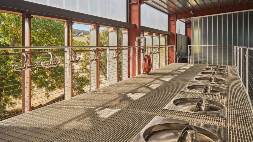 Clayton Korte creates “familiar yet exclusive” winery buildings in California