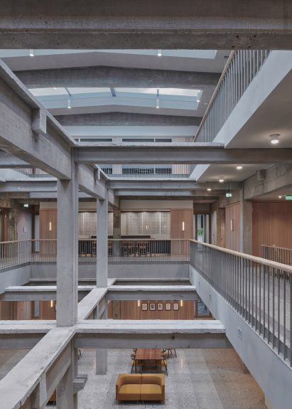 Interior of Den Helder City Hall office by Office Winhov