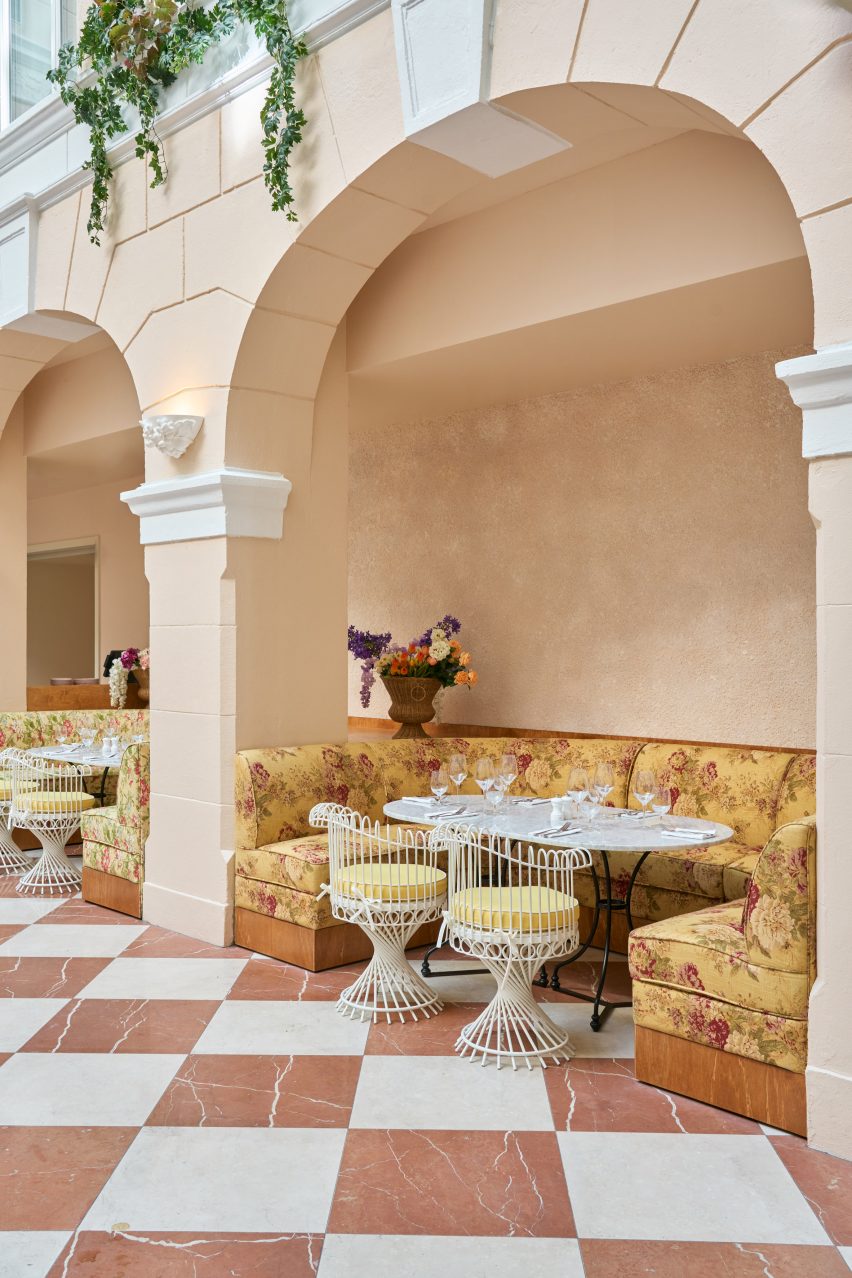 Donna restaurant by Tonen
