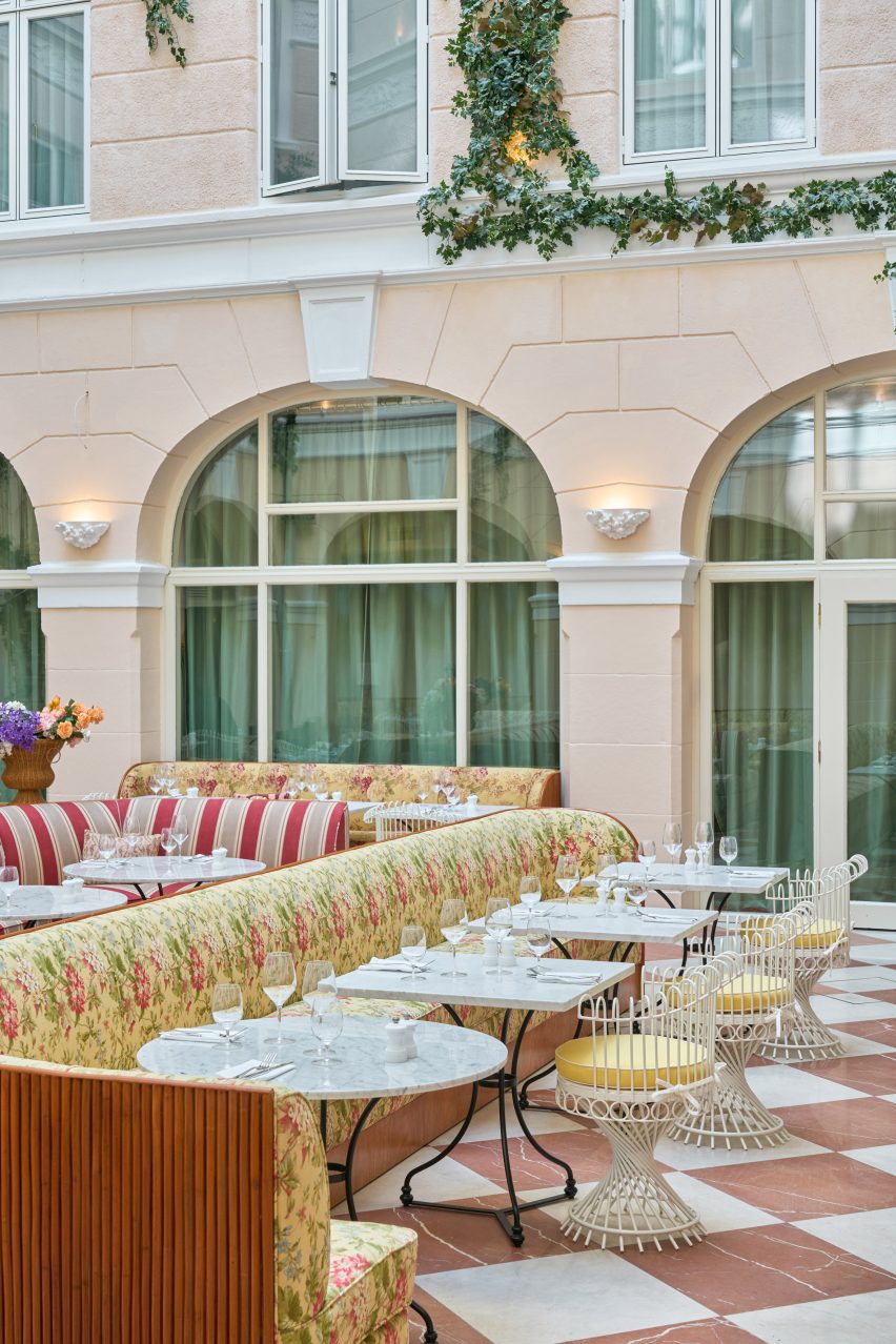 Donna restaurant by Tonen