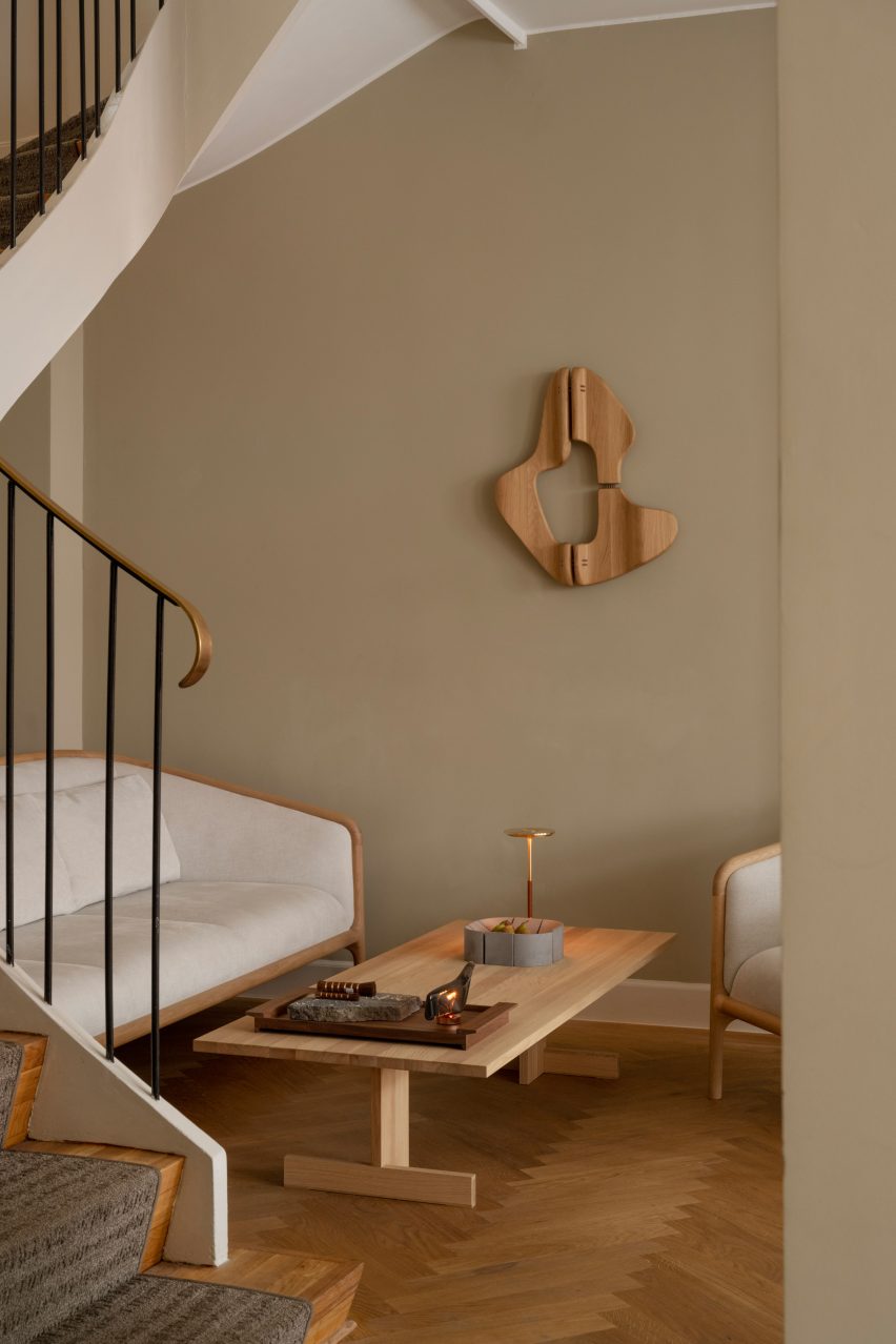 Alcove in Enter the Salon