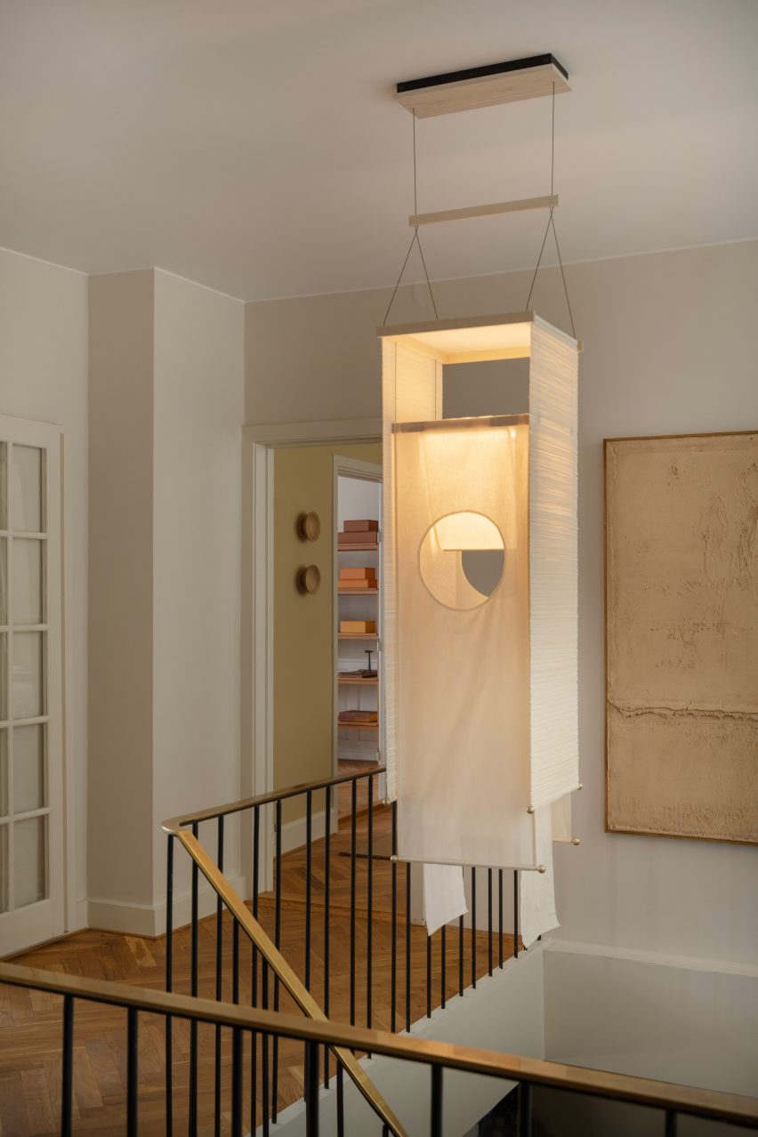 Ladies & Gentlemen lamp in Enter the Salon