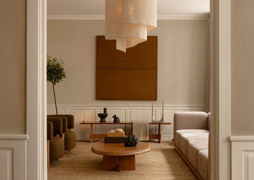 Sitting room in Enter the Salon