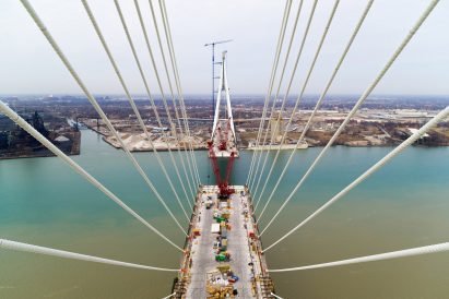 Bridge between canada and Detroit