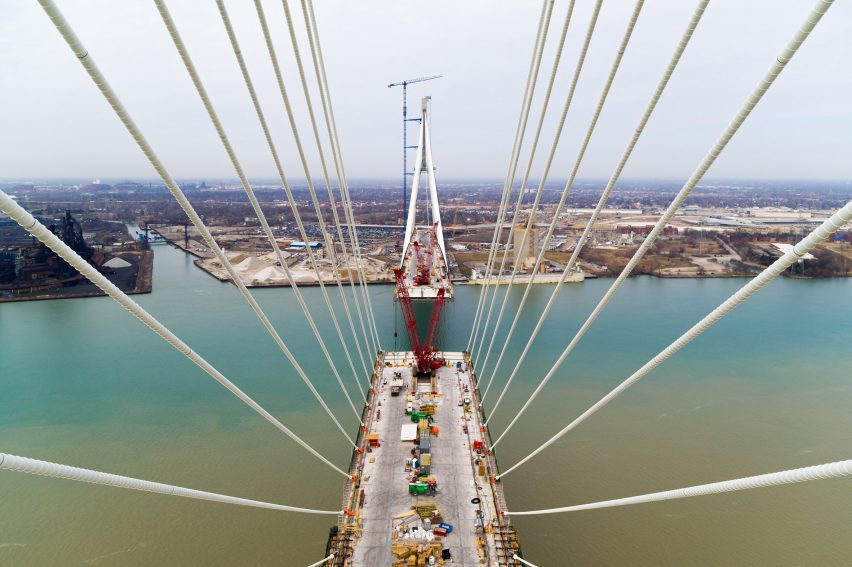 Bridge between canada and Detroit