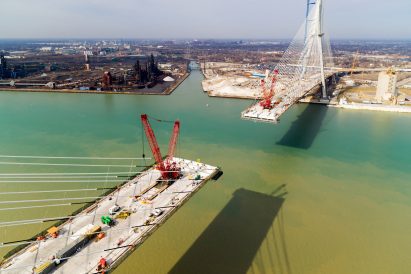 Bridge between canada and Detroit