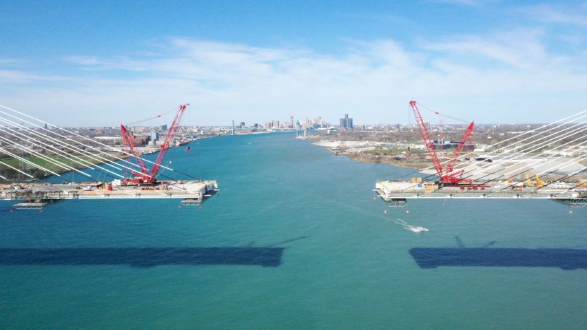 Bridge between canada and Detroit