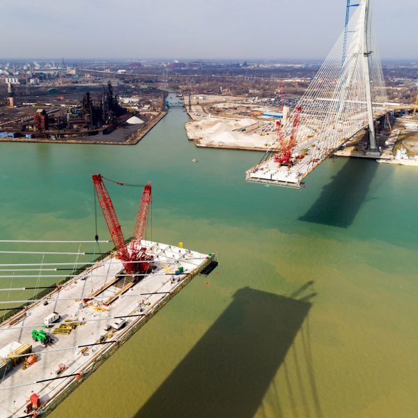 Bridge between canada and Detroit