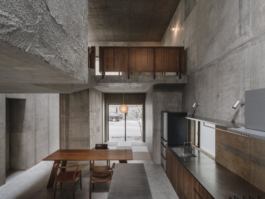 House in Nishizaki by Studio Cochi Architects