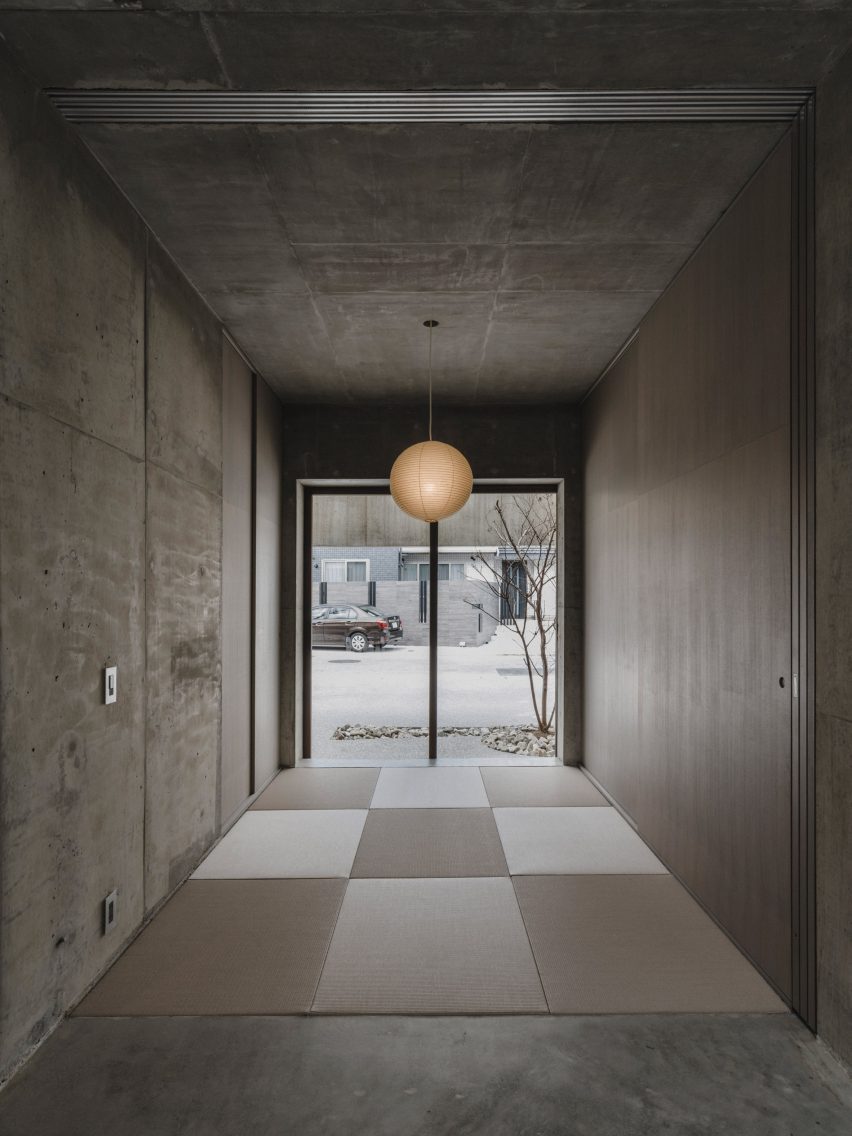 House in Nishizaki by Studio Cochi Architects