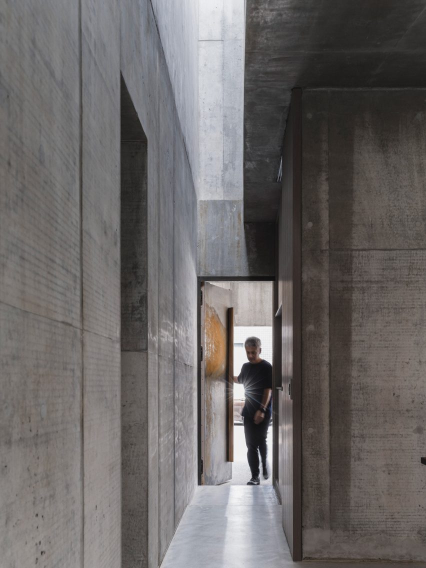 House in Nishizaki by Studio Cochi Architects