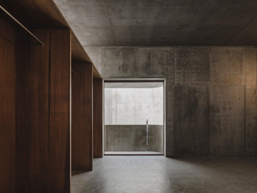 House in Nishizaki by Studio Cochi Architects
