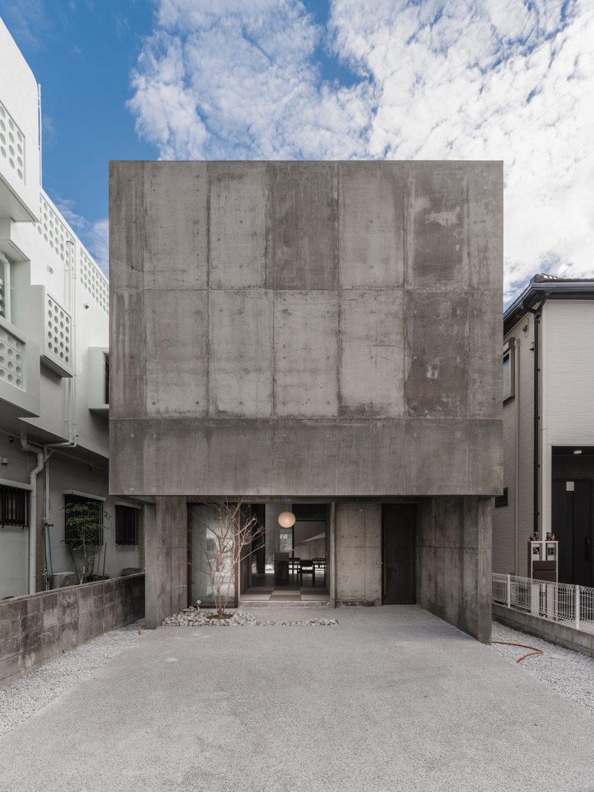 House in Nishizaki by Studio Cochi Architects
