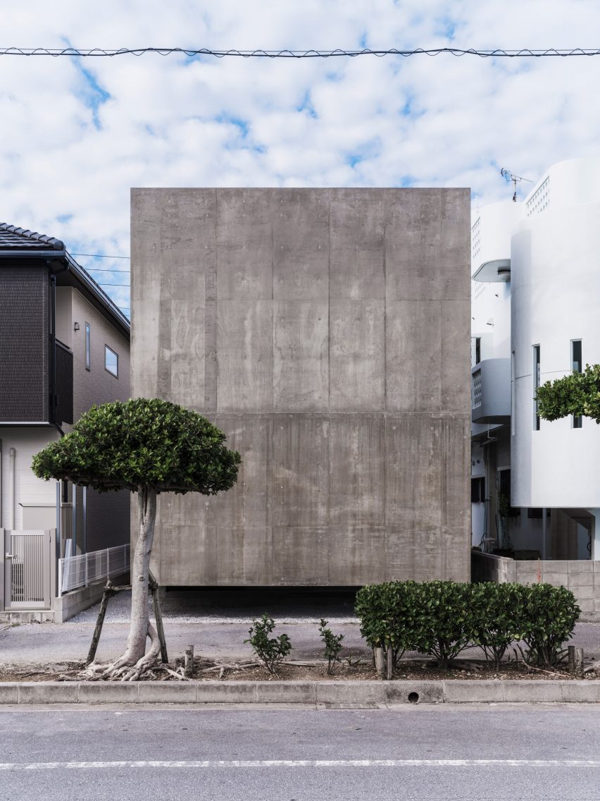 House in Nishizaki by Studio Cochi Architects