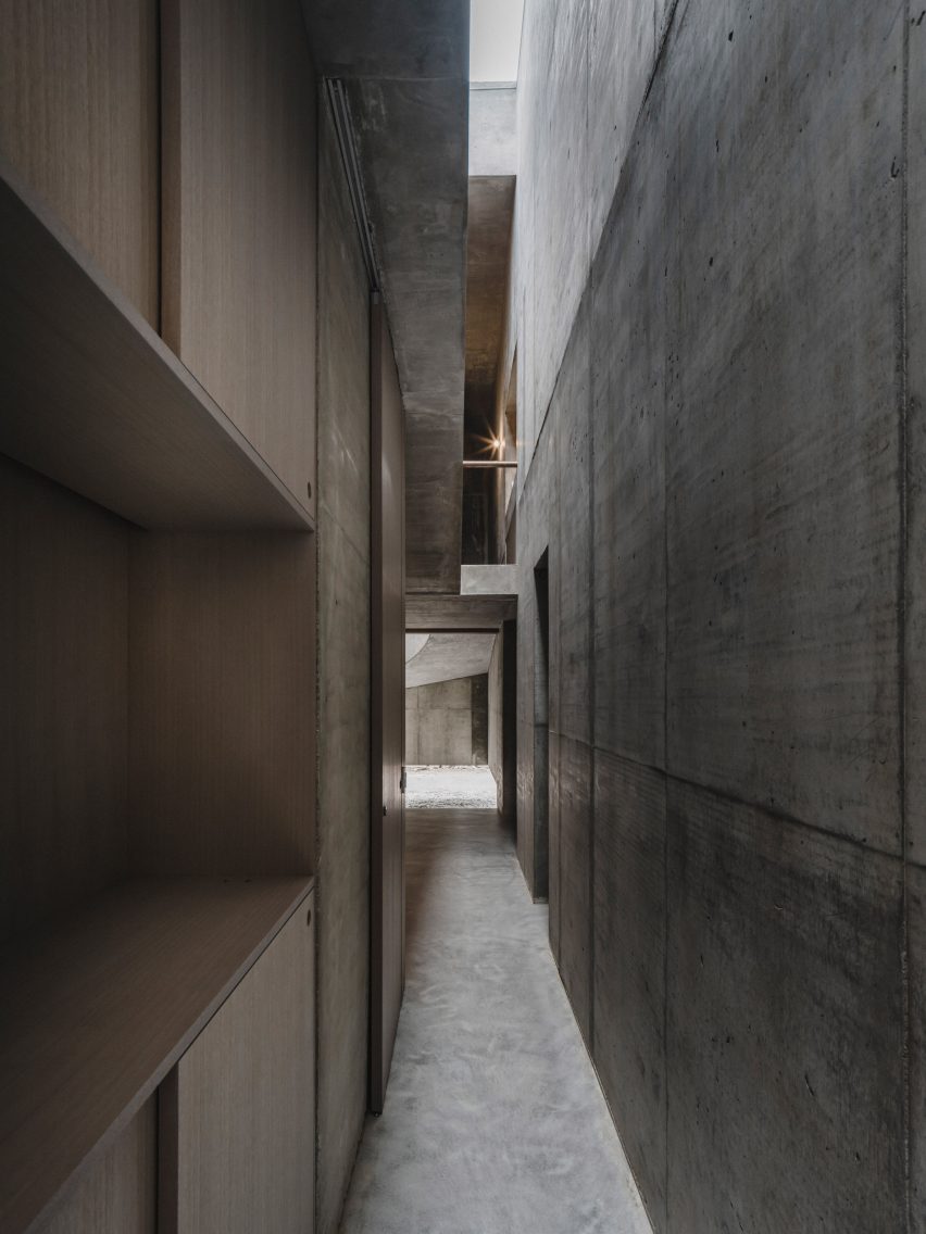 House in Nishizaki by Studio Cochi Architects