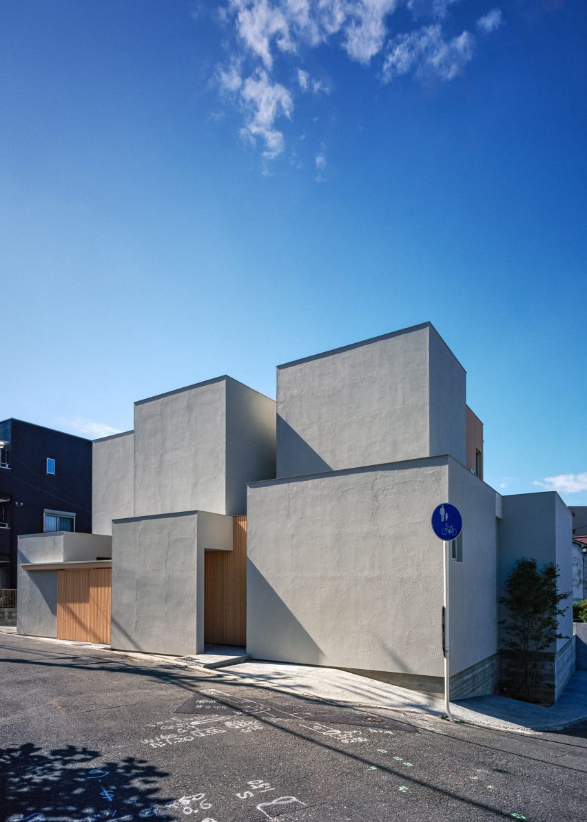 House in Tsurumi-ku by FujiwaraMuro Architects