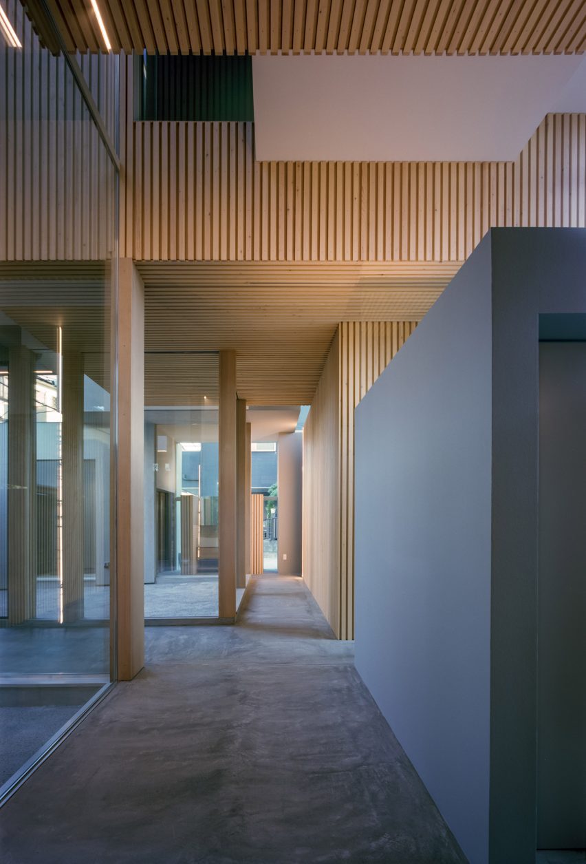 House in Tsurumi-ku by FujiwaraMuro Architects