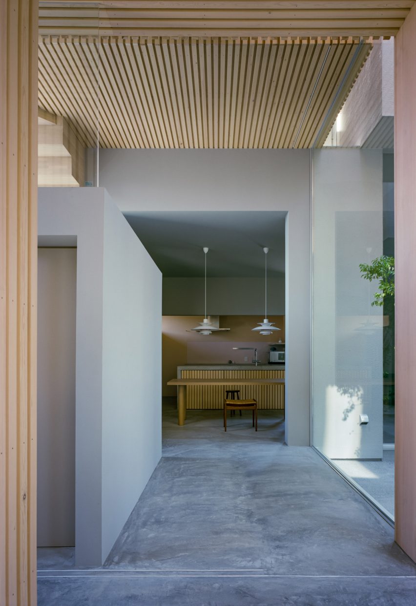 House in Tsurumi-ku by FujiwaraMuro Architects