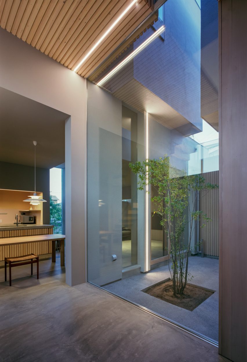 House in Tsurumi-ku by FujiwaraMuro Architects