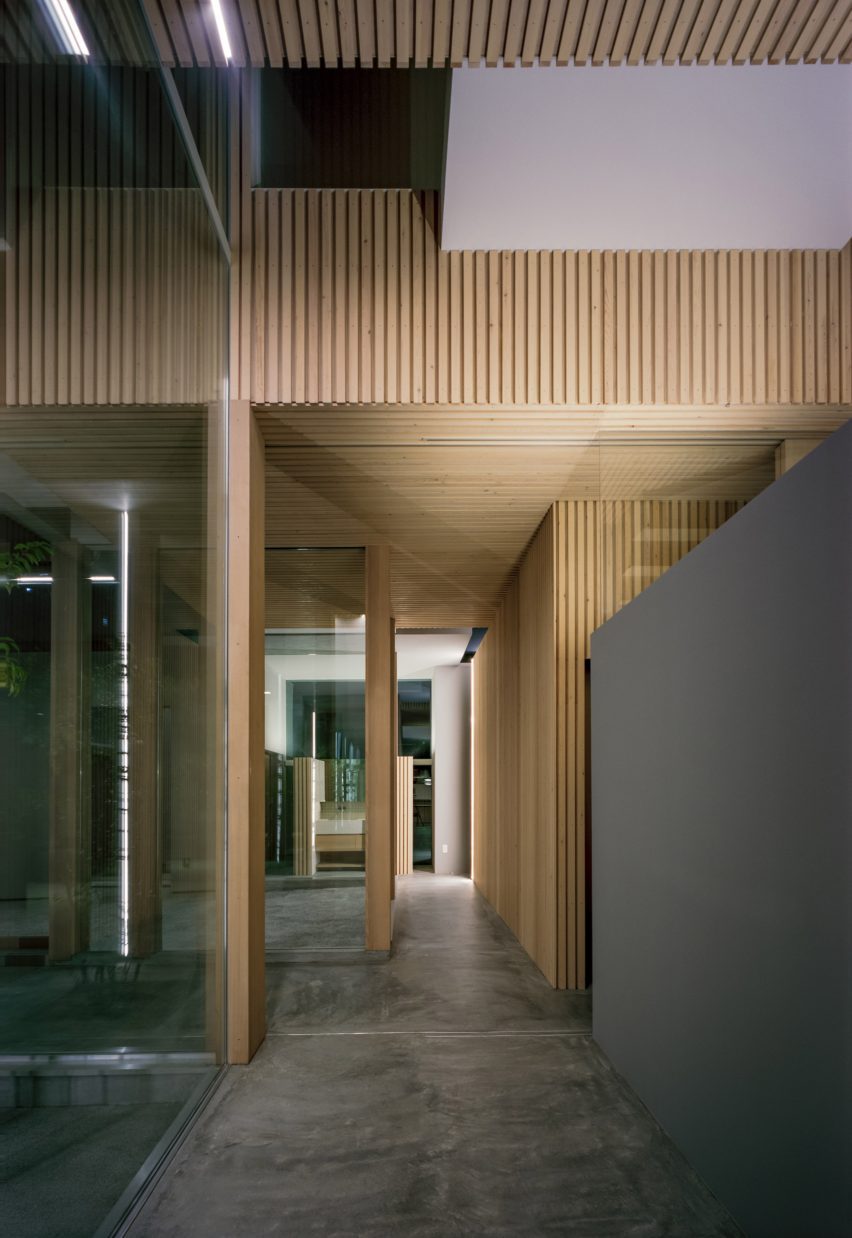 House in Tsurumi-ku by FujiwaraMuro Architects