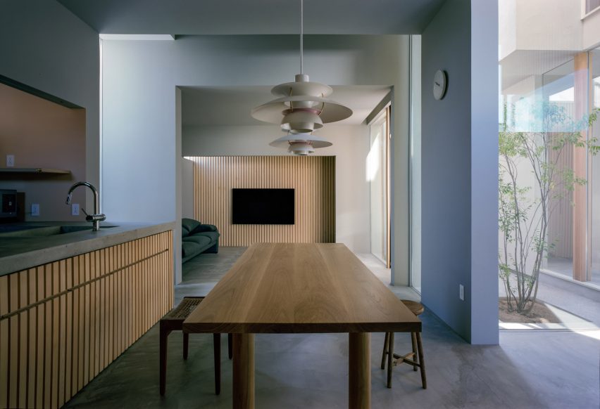 House in Tsurumi-ku by FujiwaraMuro Architects