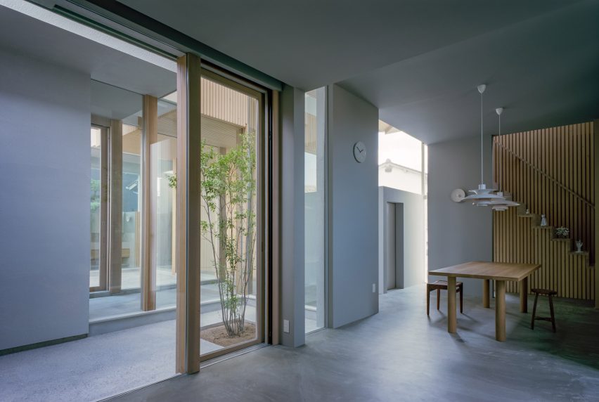 House in Tsurumi-ku by FujiwaraMuro Architects
