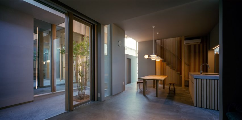 House in Tsurumi-ku by FujiwaraMuro Architects