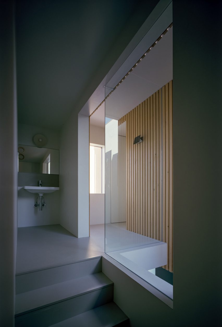 House in Tsurumi-ku by FujiwaraMuro Architects