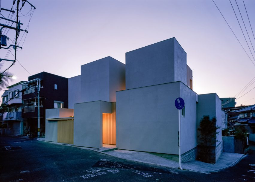 House in Tsurumi-ku by FujiwaraMuro Architects