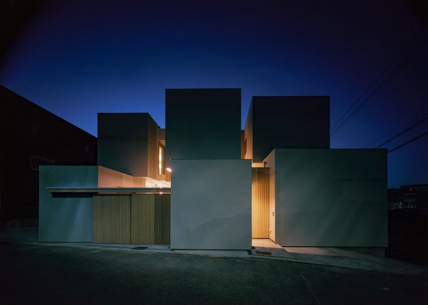 House in Tsurumi-ku by FujiwaraMuro Architects