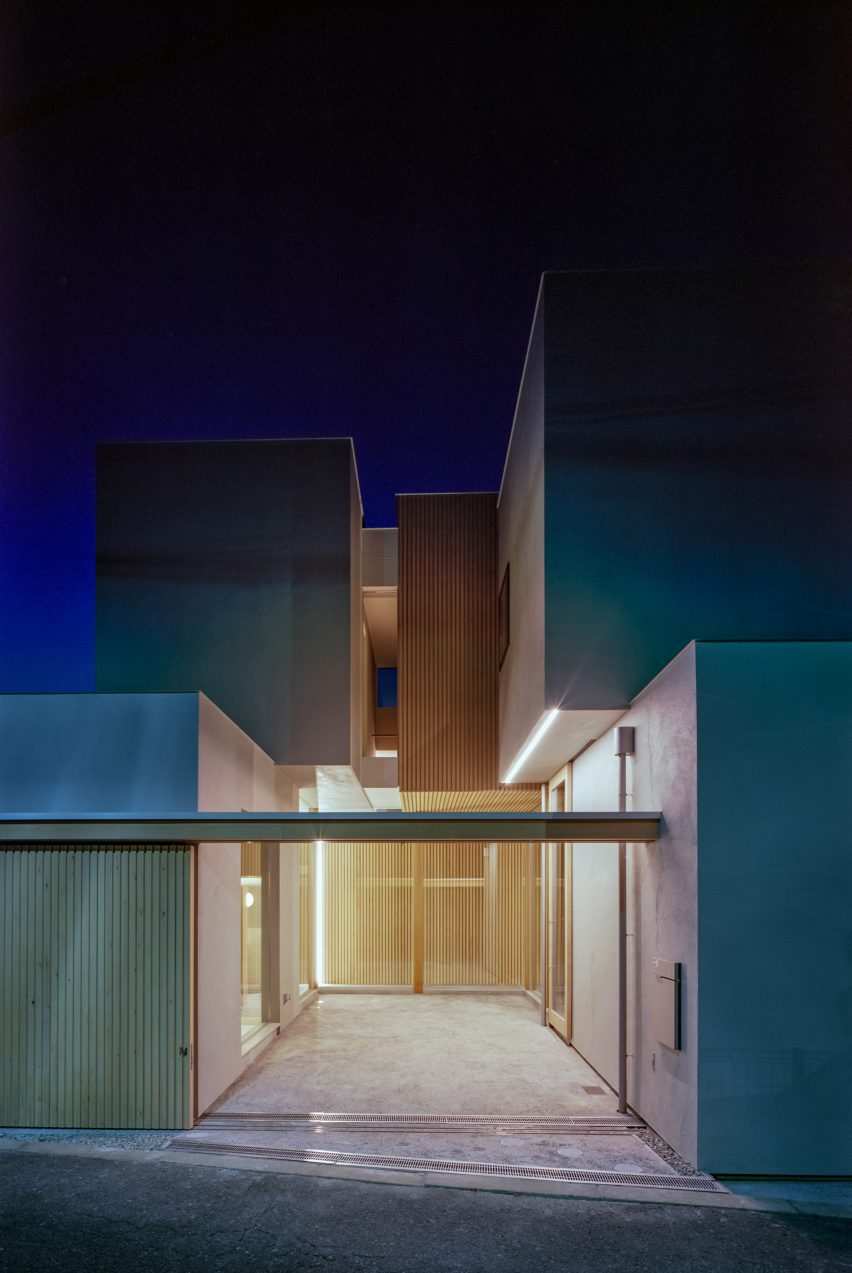 House in Tsurumi-ku by FujiwaraMuro Architects